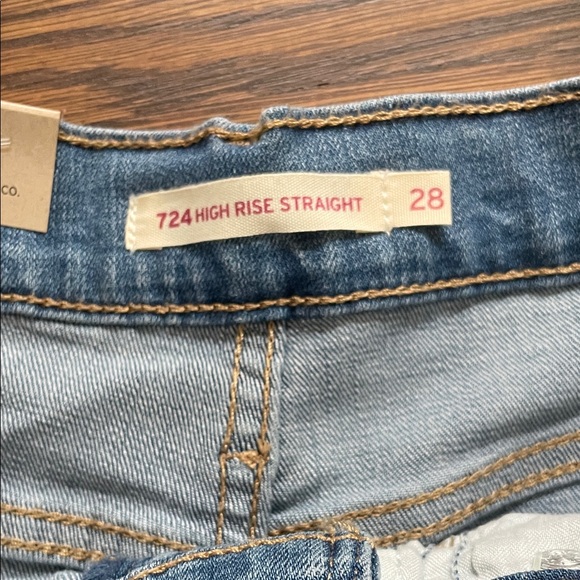 Levi's Women's  724 High rise straight 28x32 Blue ripped Jeans - Picture 2 of 9